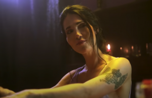 Laura Sky arrasa con su nuevo éxito «Loca Loca»