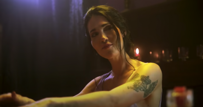 Laura Sky arrasa con su nuevo éxito «Loca Loca»