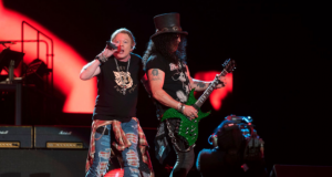 Guns N ‘Roses y Dave Grohl tocan’ Paradise City ‘a través del toque de queda en BottleRock.