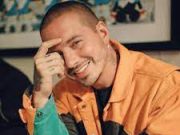 J. Balvin luce como quiere cuando de imponer la moda y el estilo musical se trata.