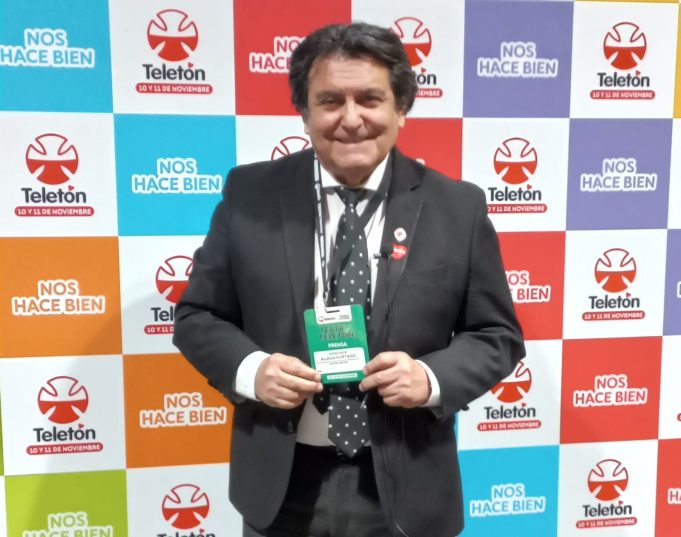 Presente en Teletón 2023 con frío y amigos de diferentes medios de comunicación.