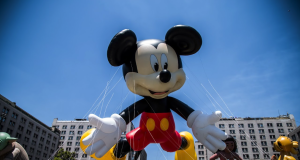 MÁS DE 1 MILLÓN DE PERSONAS VIVIERON LA MAGIA DE LA NAVIDAD EN PARIS PARADE