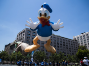 MÁS DE 1 MILLÓN DE PERSONAS VIVIERON LA MAGIA DE LA NAVIDAD EN PARIS PARADE