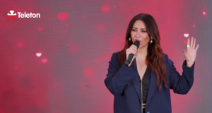 Miriam Hernández, nos canta himno Teletón 2025.