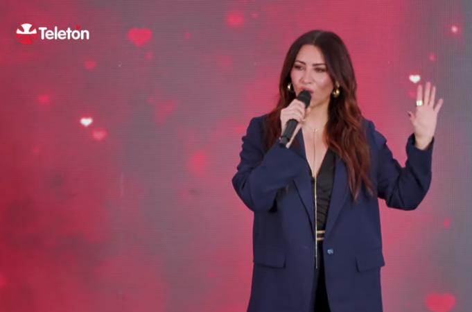 Miriam Hernández, nos canta himno Teletón 2025.